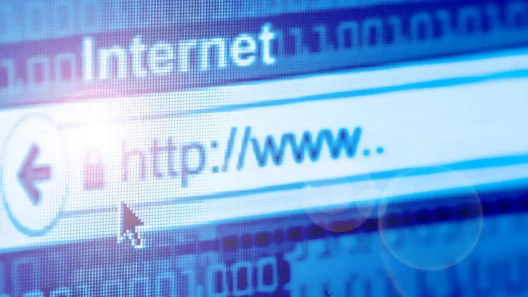 ইন্টারনেটের প্রথম ওয়েবসাইট কোনটি